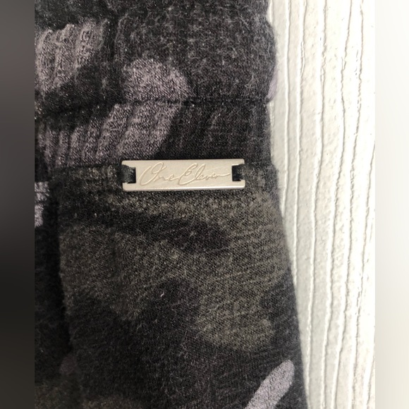 EXPRESS ONE ELEVEN Camo Joggers Size Large - Picture 4 of 4